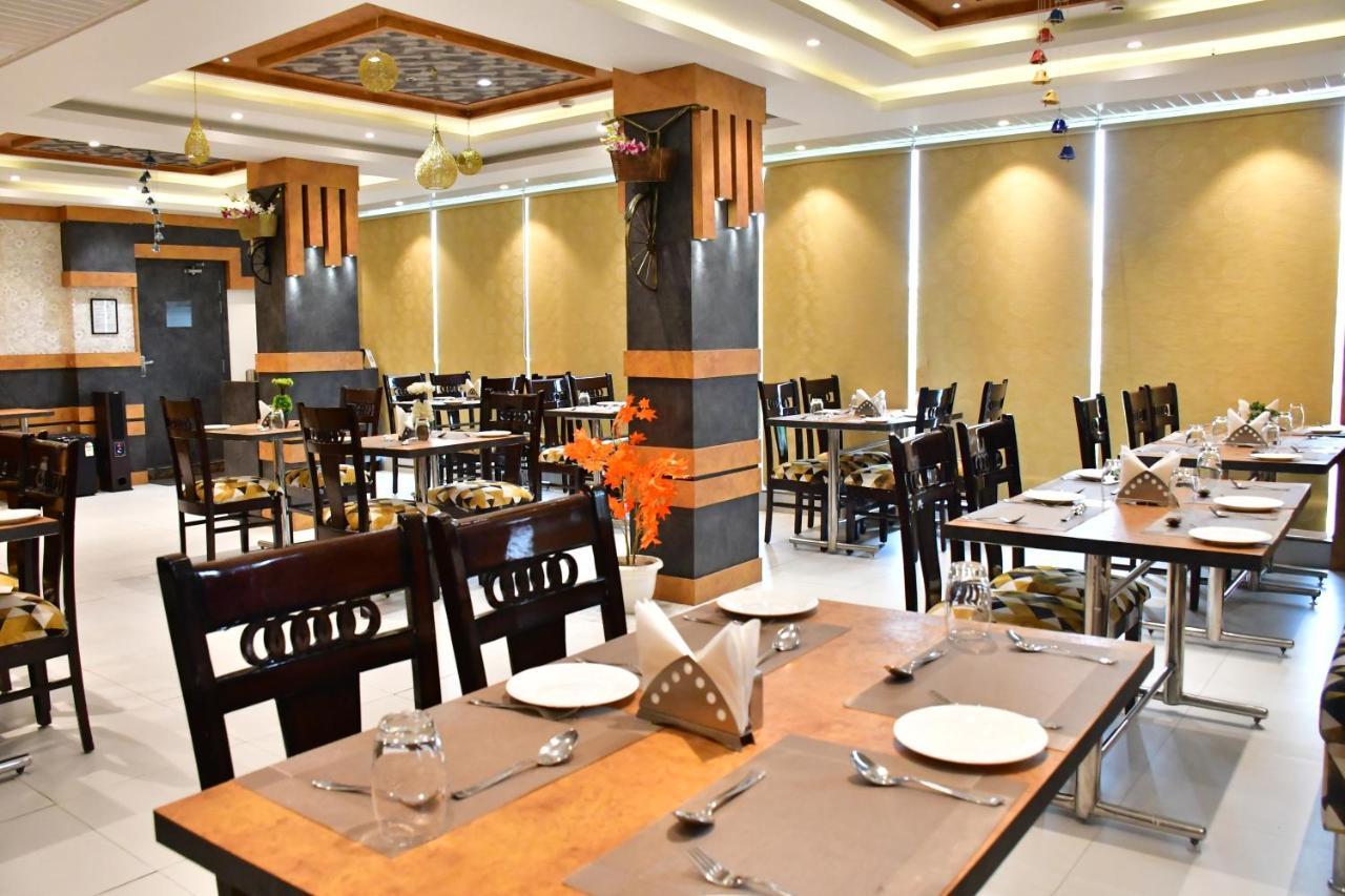 Hotel Yatharth Inn Варанасі Екстер'єр фото