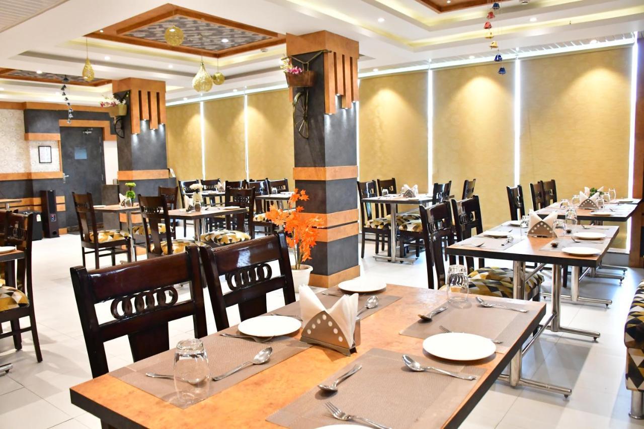 Hotel Yatharth Inn Варанасі Екстер'єр фото