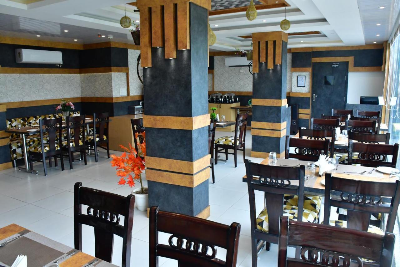 Hotel Yatharth Inn Варанасі Екстер'єр фото