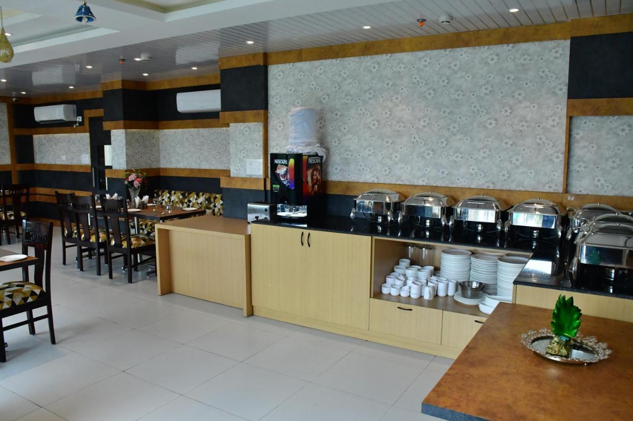 Hotel Yatharth Inn Варанасі Екстер'єр фото